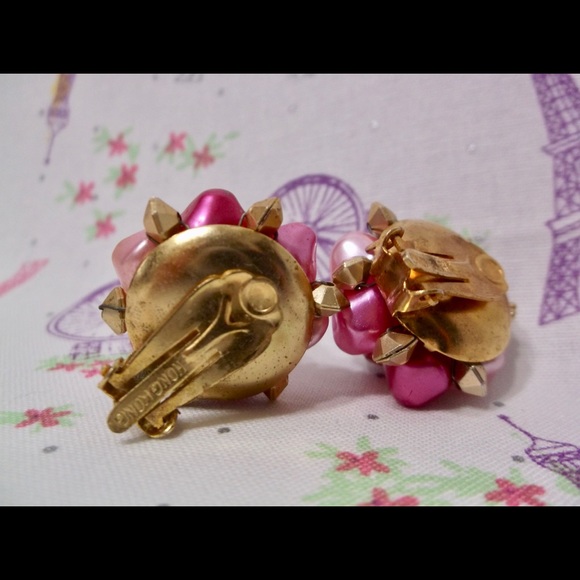 Vintage 60’s Cluster Clip On Earrings - Picture 2 of 8